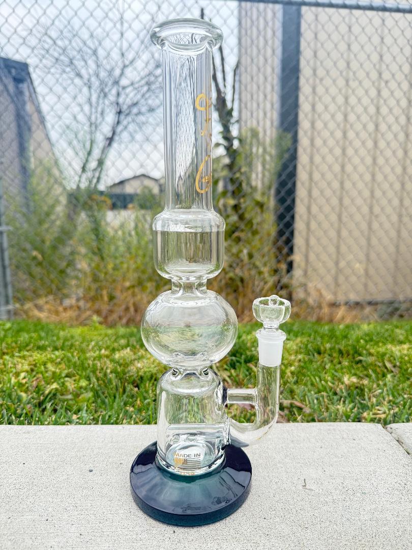 Fly Glass Multi-Chamber Straight Tube with 14mm 90° joint, showcasing advanced filtration and sleek design.