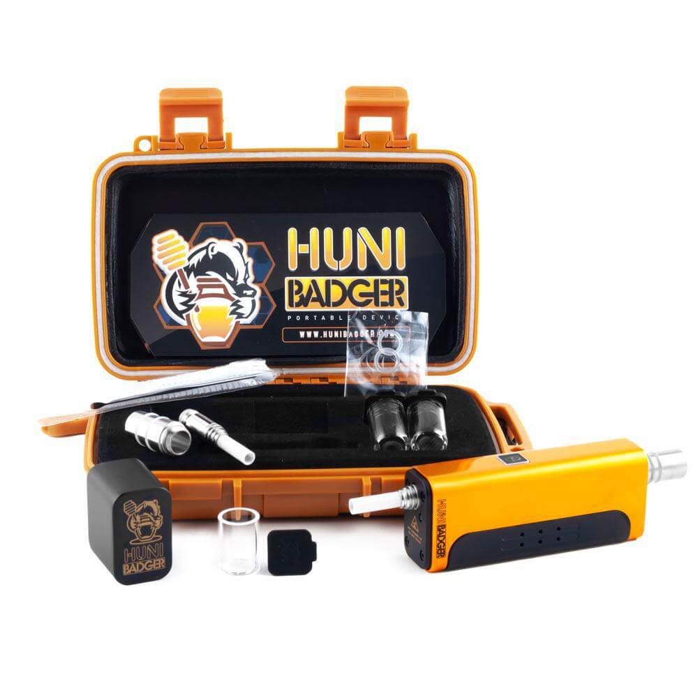 HUNI BADGER portable device set with protective case and accessories for herbal extracts consumption.
