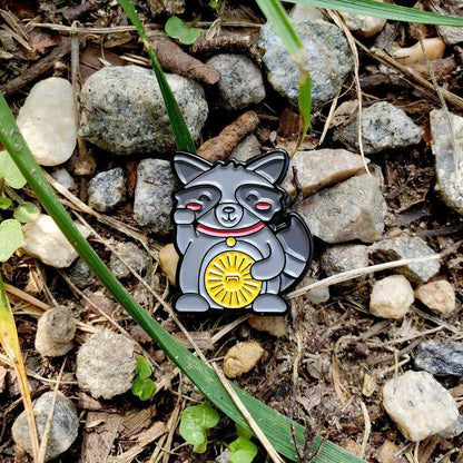 Kolorspun Enamel Pin - Lucky Raccoon