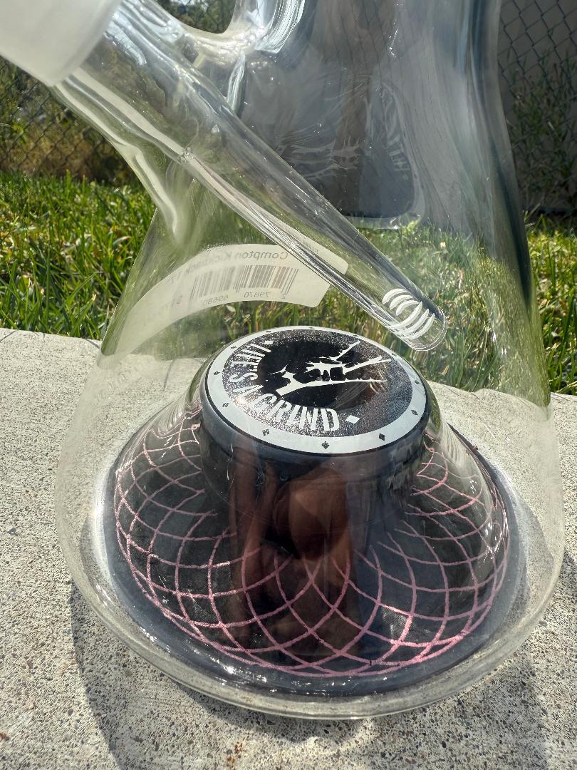 Compton Glass Kickback 17" w/ Built In Ginder