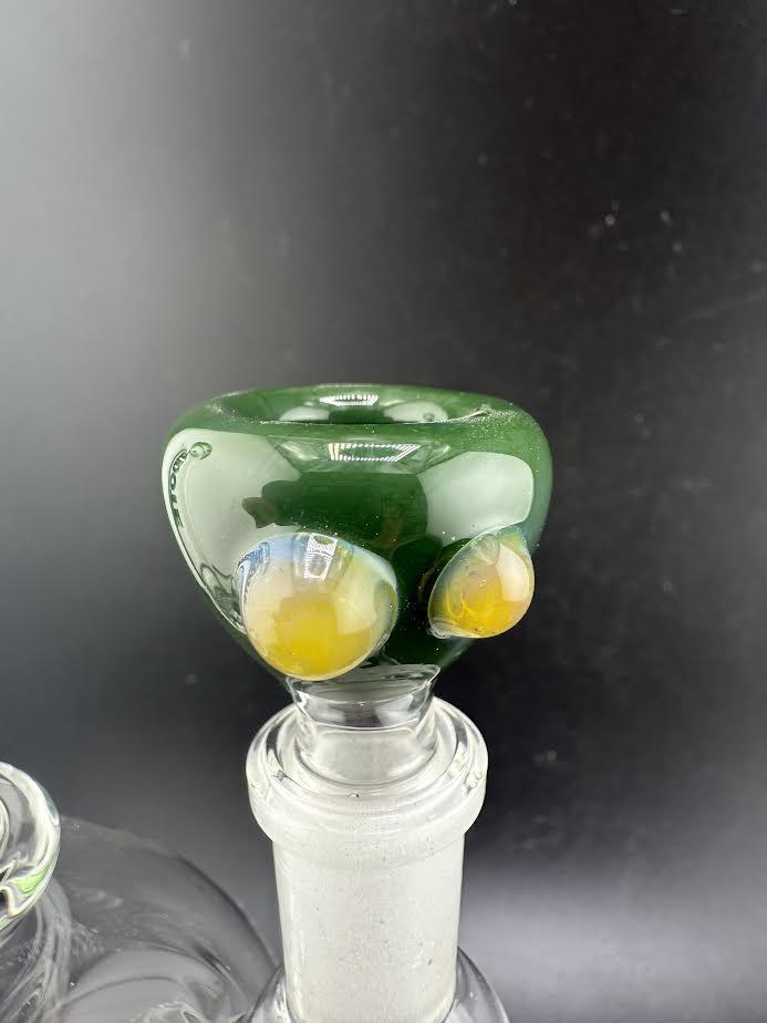 Filla John Basic Color 14mm bowl piece in green, featuring a durable design for optimal airflow and easy cleaning.