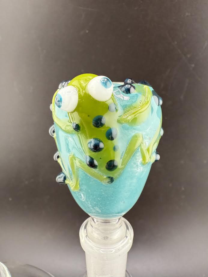 Crondo handcrafted glass frog slide in vibrant colors, 14mm joint, showcasing unique frog design and craftsmanship.