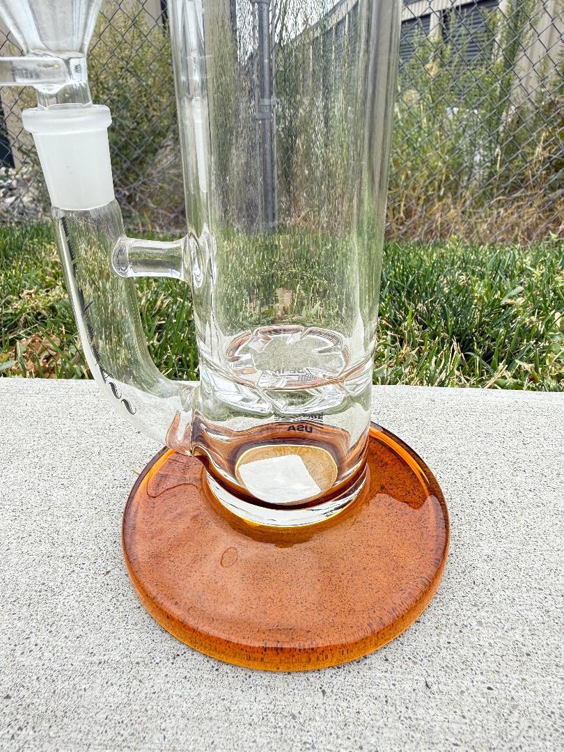 Fly Glass Straight Tube water pipe featuring a 14mm 90° joint and an amber base, designed for smooth hits and durability.