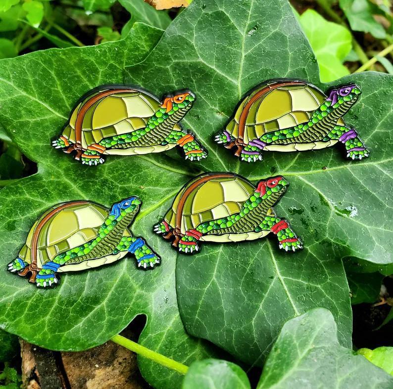 Kolorspun Ninja Turtle Pin