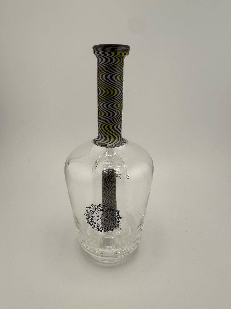 Idab Bottle Carta Replacement Glass Top with a sleek design and vibrant patterned neck for optimal dabbing performance.