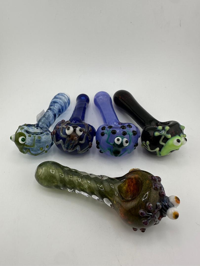 Crondo Glass Dry Pipe - Full Color w/ Clinging Frog