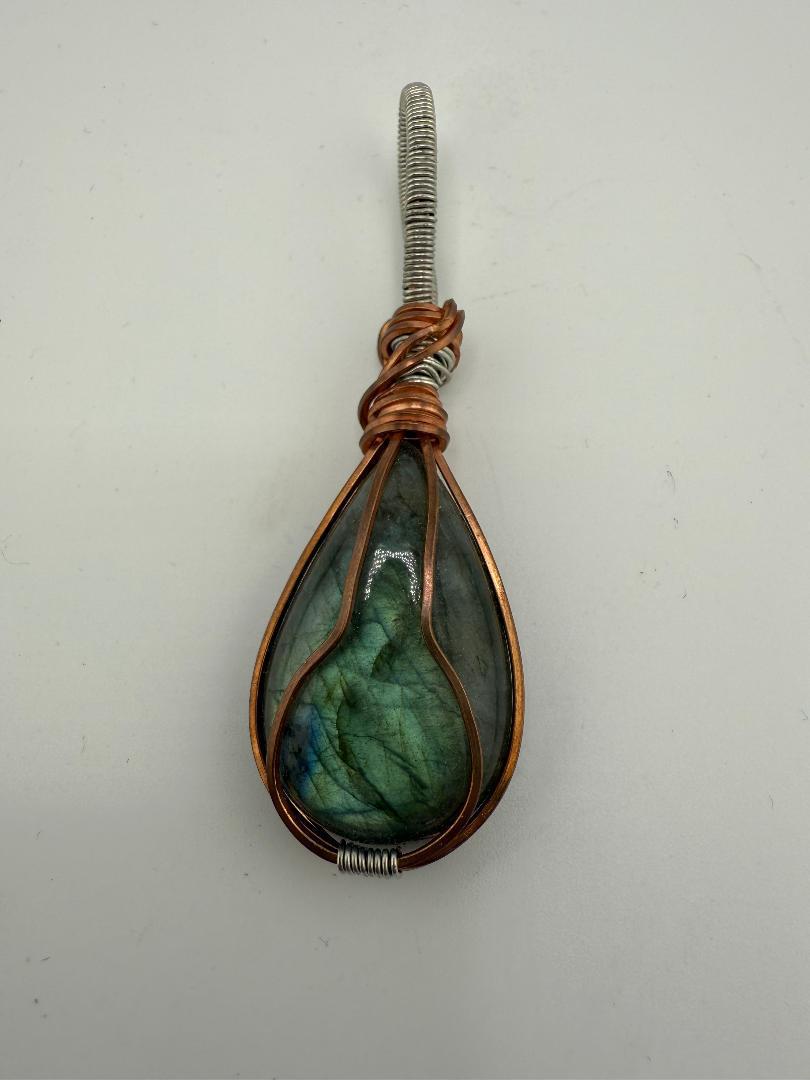 Fluid Central wire-wrapped labradorite pendant showcasing natural beauty and artisanal craftsmanship.
