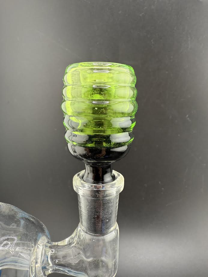 14mm glass screen bowl with ribbed green design for enhanced filtration, perfect for water pipes and smoking devices.