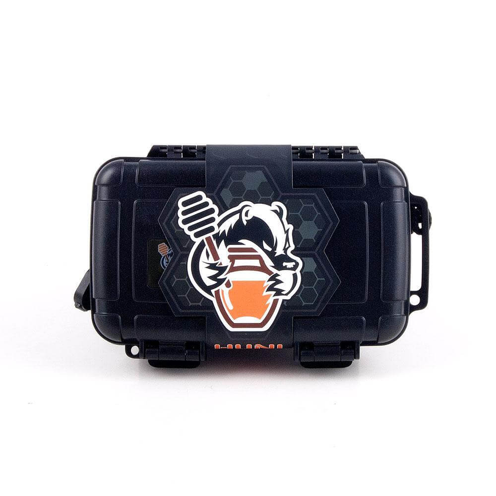 Huni Badger portable case featuring logo, designed for storing herbal extract devices securely.