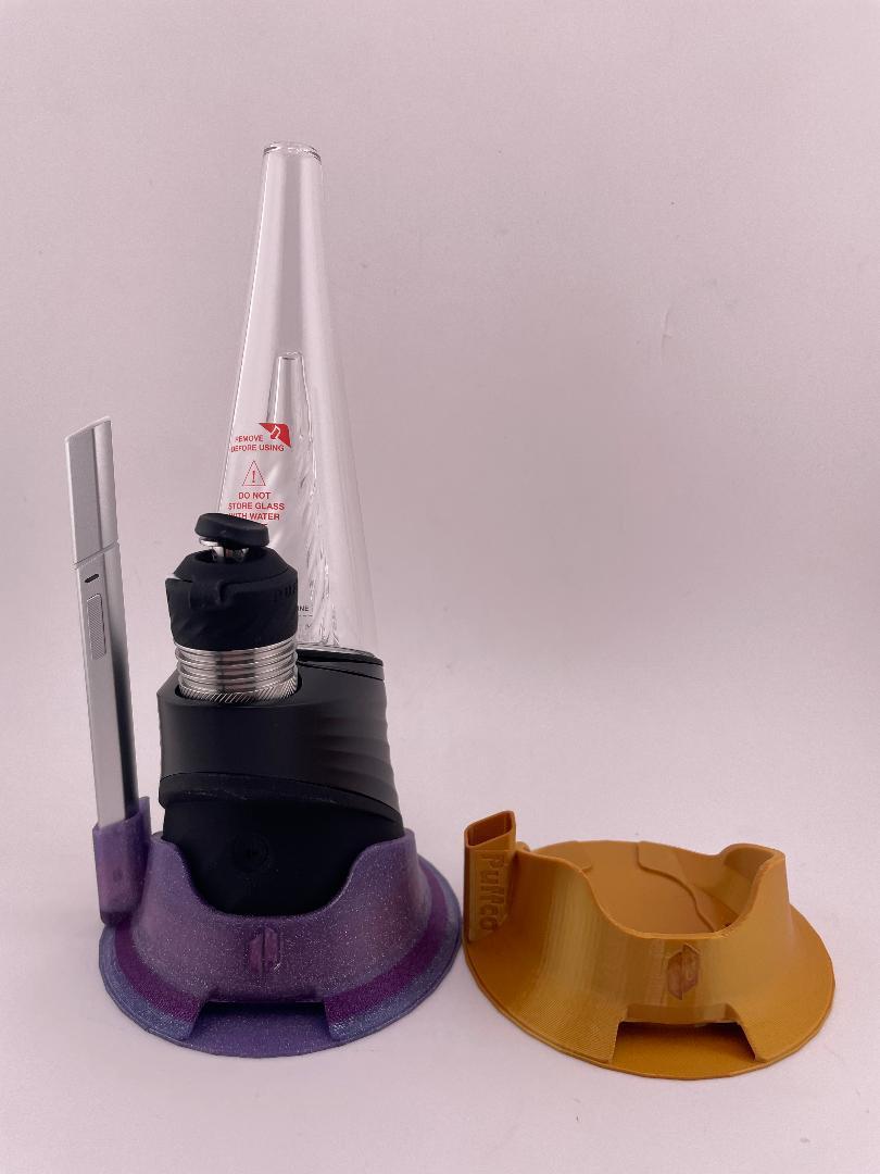 Kandy Custom 3-D Prints Puffco Peak Pro stabilization base with V1 Hot Knife Holder and glass attachment in focus.