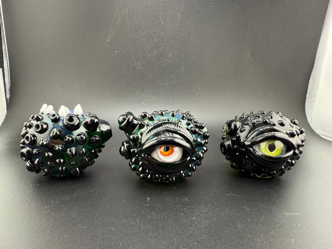 Crondo Glass Eye / Teeth Hand Pipe