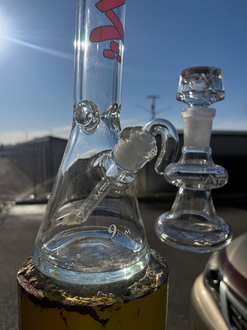 AFM Glass 18" Beaker w/ Ashcatcher 14mm 45° displayed in sunlight.