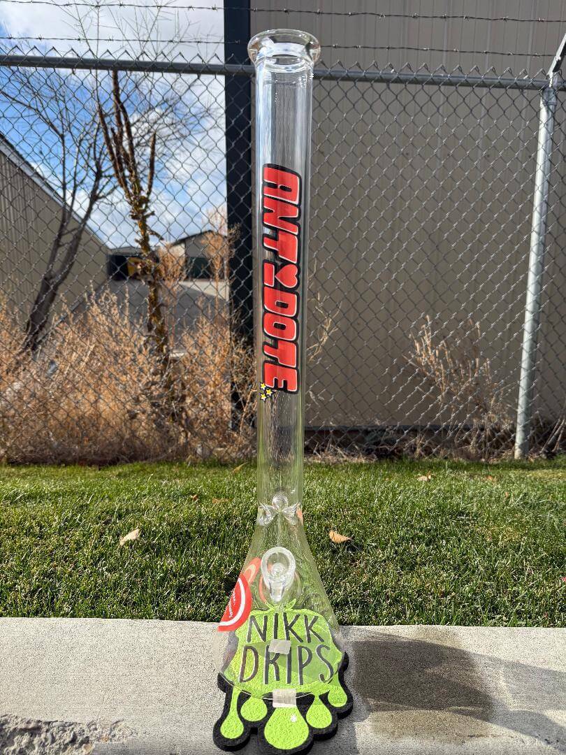 Antidote Glass 24" Beaker 14mm 45° - Powerpuff displayed outdoors against a fence and grass background.