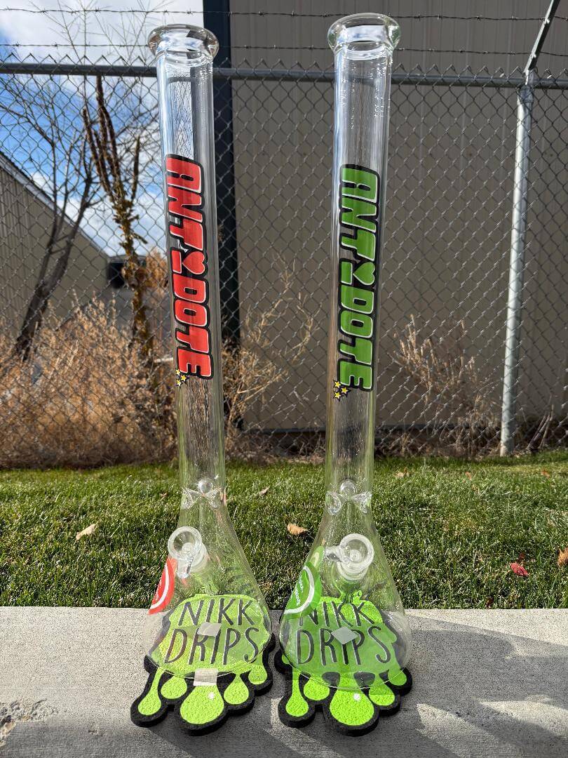 Antidote Glass 24" Beaker 14mm 45° - Powerpuff with vibrant colors and unique design.