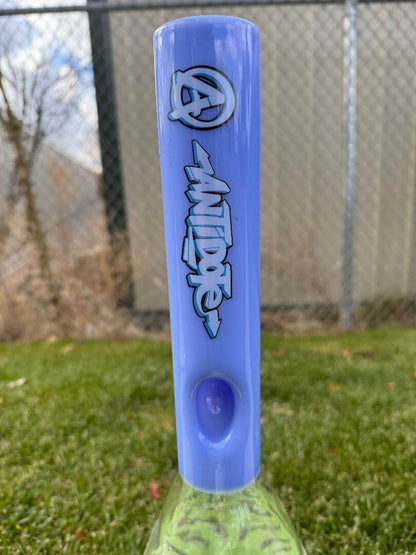 Antidote Glass Big Base Beaker Blue 14mm 45° close-up view showing the purple mouthpiece.