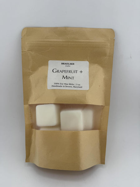 Braelake Soy Wax Melts - Grapefruit & Mint in eco-friendly packaging with two wax cubes inside.
