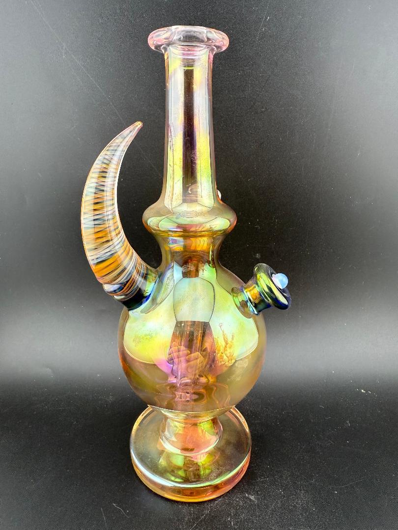 Brando Glass Fumed Orb Rig 10mm 45° - Hand-blown glass rig featuring vibrant colors and an ergonomic design.