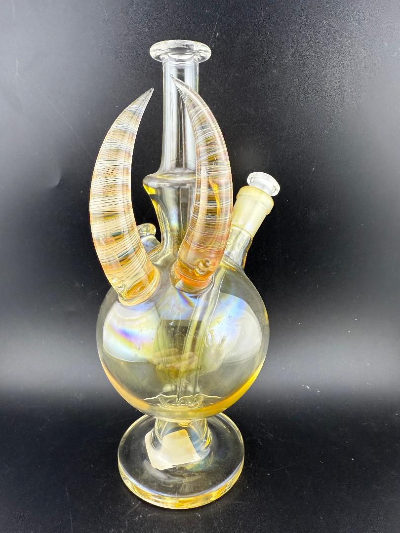 Brando Glass Horned Fumed Rig 10mm 90° - Unique hand-blown glass rig with striking horned accents and vibrant color shifts.