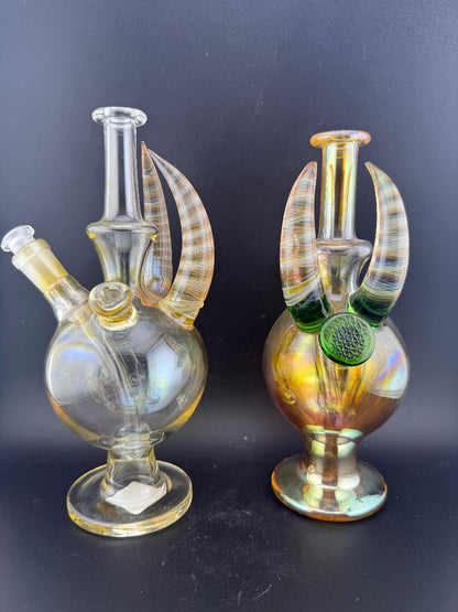 Brando Glass Horned Fumed Rig 10mm 90° - Hand-blown glass rig with horned accents and vibrant color shifts.