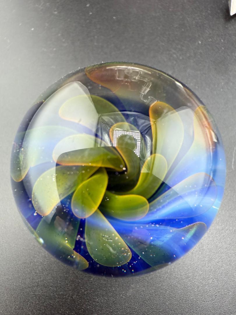 McDoogle Glass Marble – 40mm Gold Fume Implosion