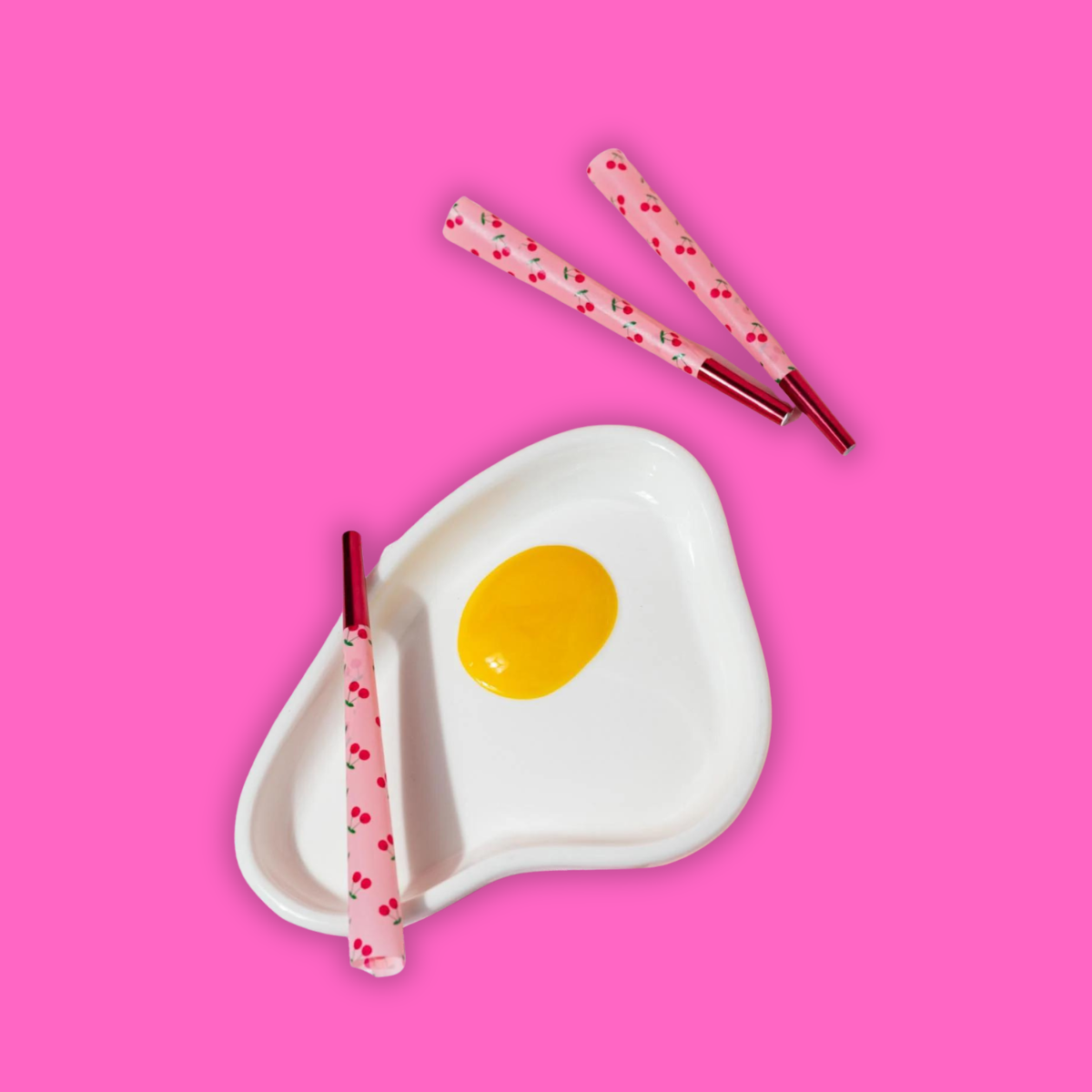 Canna Style Ashtray - Egg with realistic yolk and decorative smoking accessories
