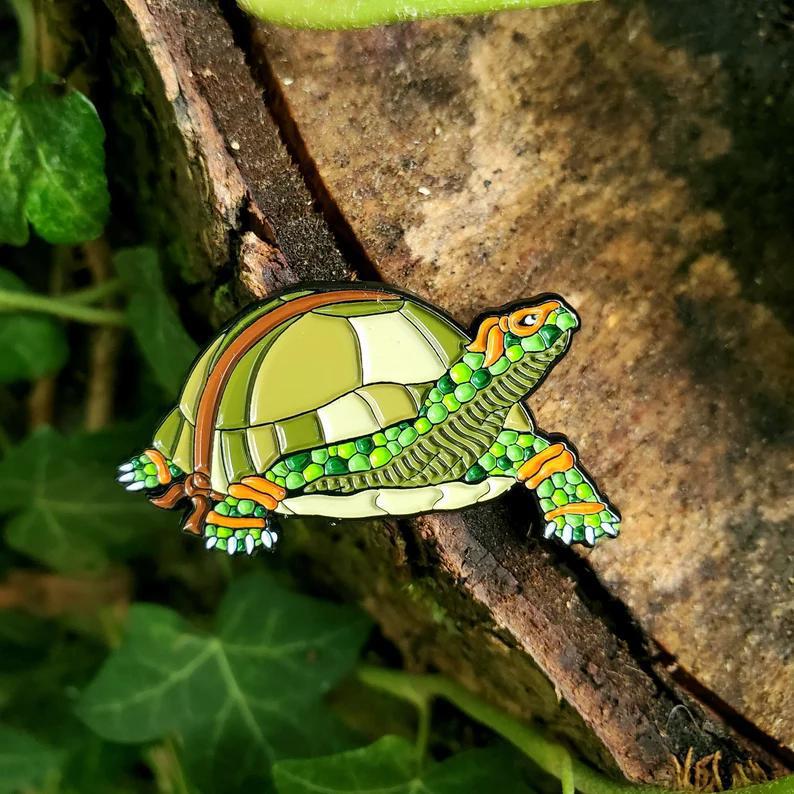 Kolorspun Ninja Turtle Pin