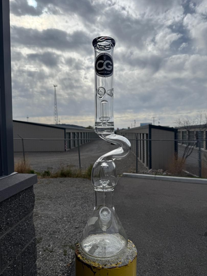 Compton Glass  Zong 26" w/ Double Perk 14mm 45° displayed outdoors with cloudy sky in background.