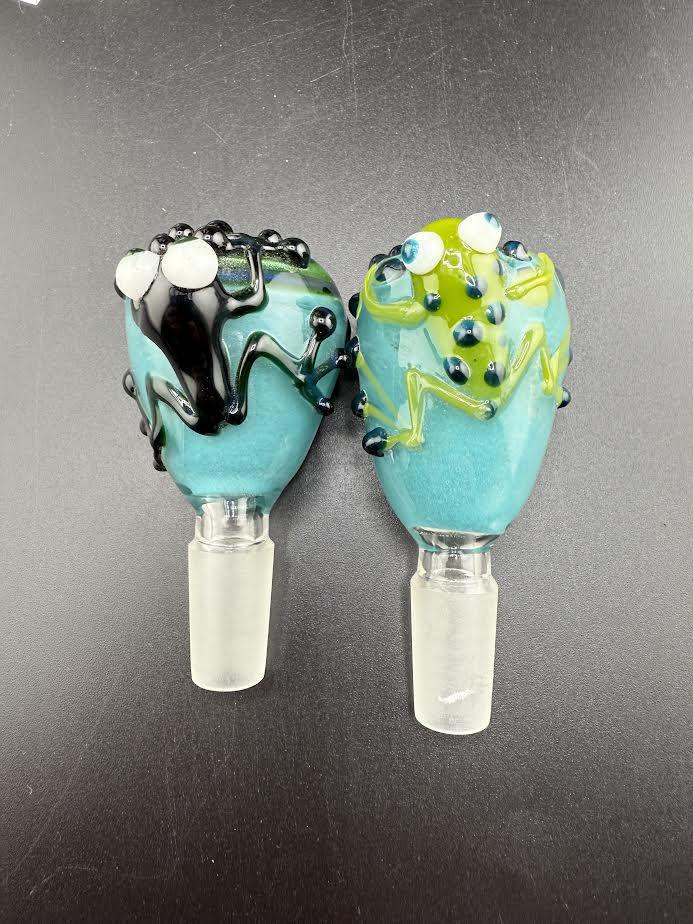 Crondo Glass Frog Slide 14mm in vibrant colors, featuring unique frog designs and crafted for functionality.