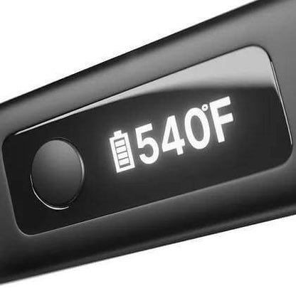 Close-up of Bear Quartz Trio Hot Knife displaying a temperature reading of 540°F and battery icon.