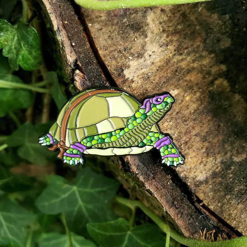 Kolorspun Ninja Turtle Pin