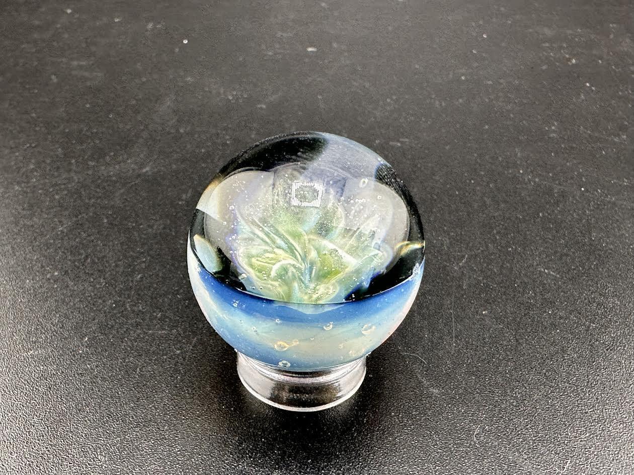 Elbow Tim Glass Fume Chaos Marble – Stunning handcrafted glass art marble, 1 inch, showcasing vibrant colors and patterns.