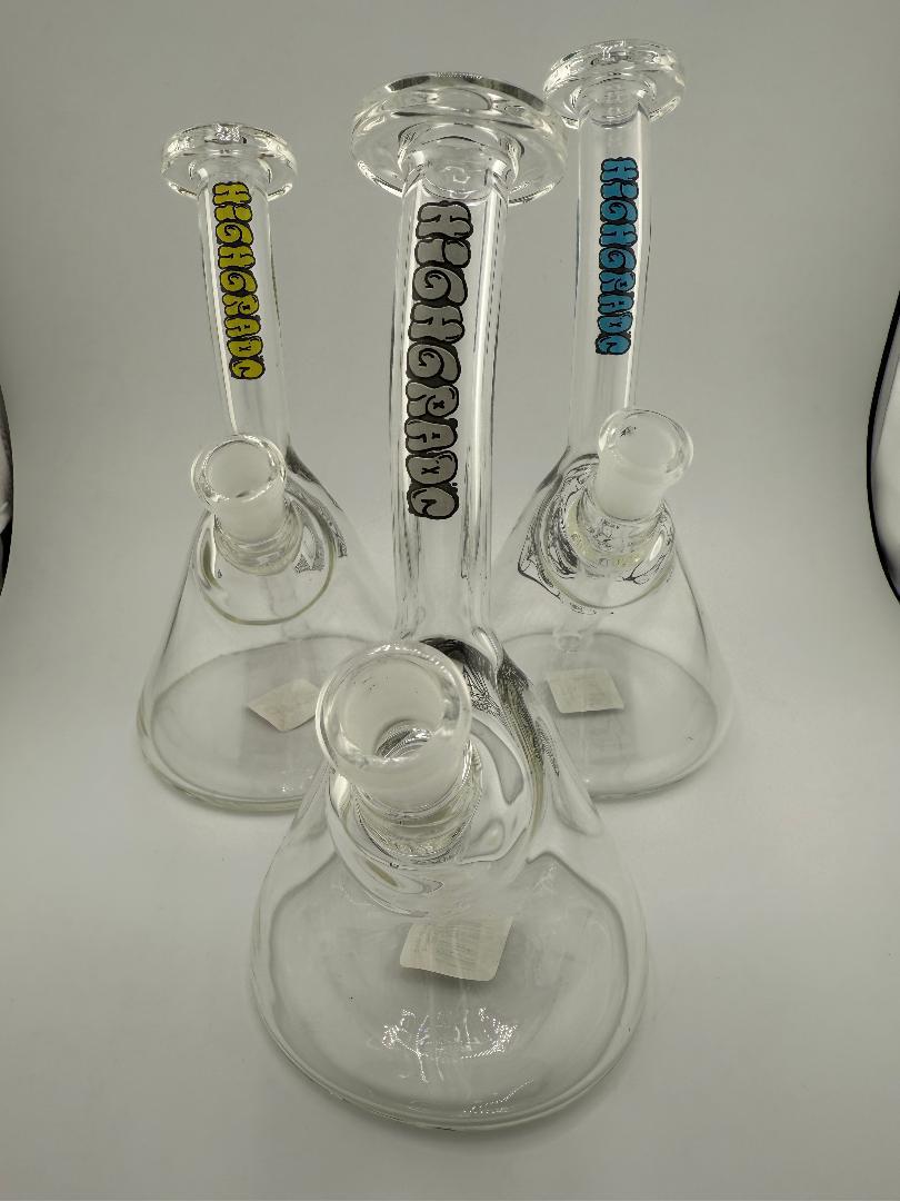 Highgrade Glass Beaker Rig 14mm 90° in multiple colors, showcasing handcrafted design for smooth dabbing experience.