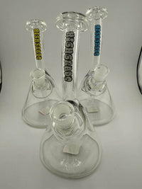 Highgrade Glass Beaker Rig 14mm 90° in multiple colors, showcasing handcrafted design for smooth dabbing experience.