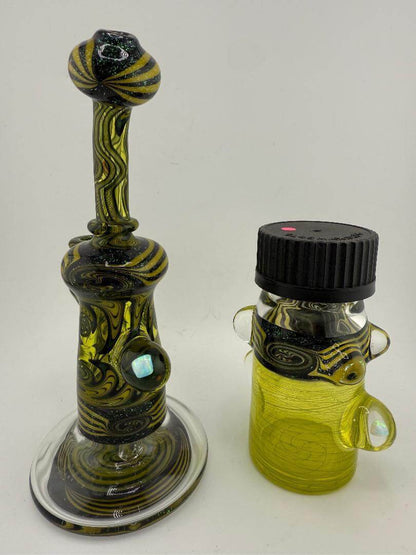 HighGrade Glass Black & Yellow Wig Wag Set 10mm 90°, handcrafted for premium dabbing experience, featuring vibrant swirl design.