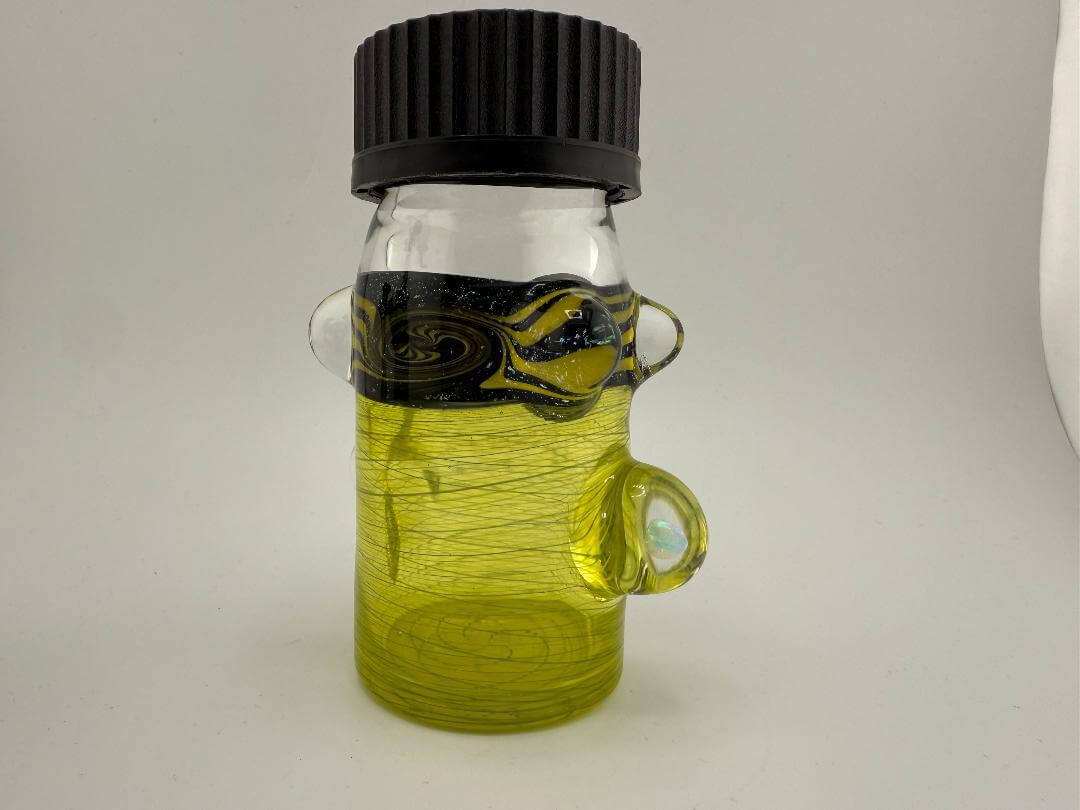 HighGrade Glass Black & Yellow Wig Wag Set 10mm 90°, handcrafted, perfect for an elevated dabbing experience.