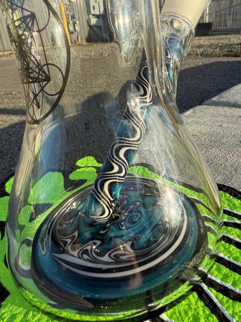 Highgrade Glass Flower Beaker - Wig Wag Reversal Bottom, Downstem, & Bowl 14mm 45° with blue and black design.