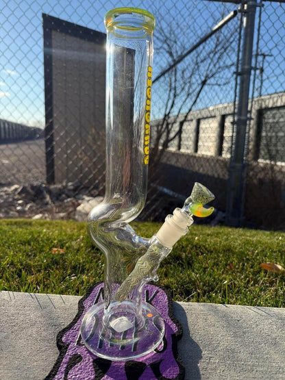 Highgrade Glass Flower Straight Tube – Green & White Wig Wag Color Accent Pistol Loop 14mm 45° displayed outdoors.