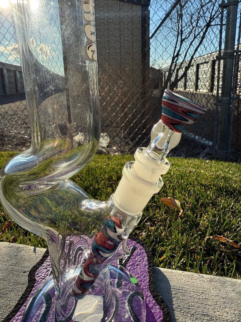 Highgrade Glass Flower Straight Tube – Red, White & Blue Wig Wag Color Accent Pistol Loop 14mm 45° with color accents and design.