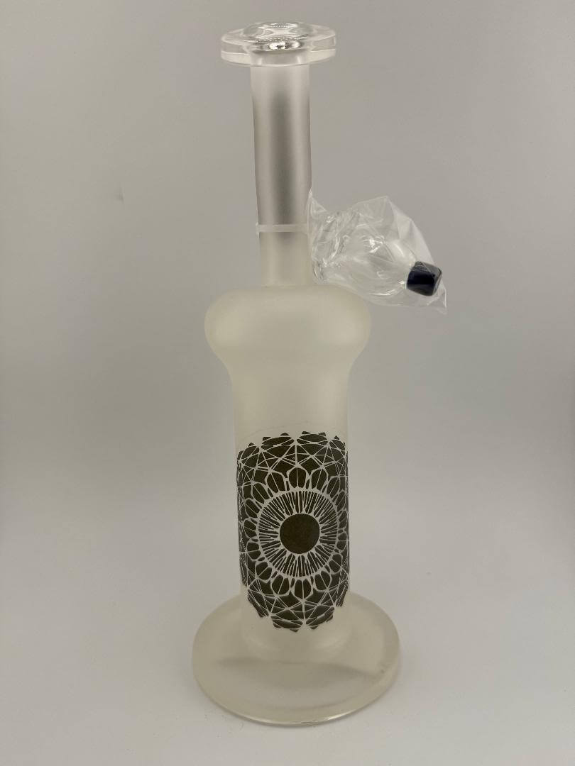 Highgrade Glass Sandblasted Inline Rig 14mm 90°, featuring a unique sandblasted finish and intricate design.