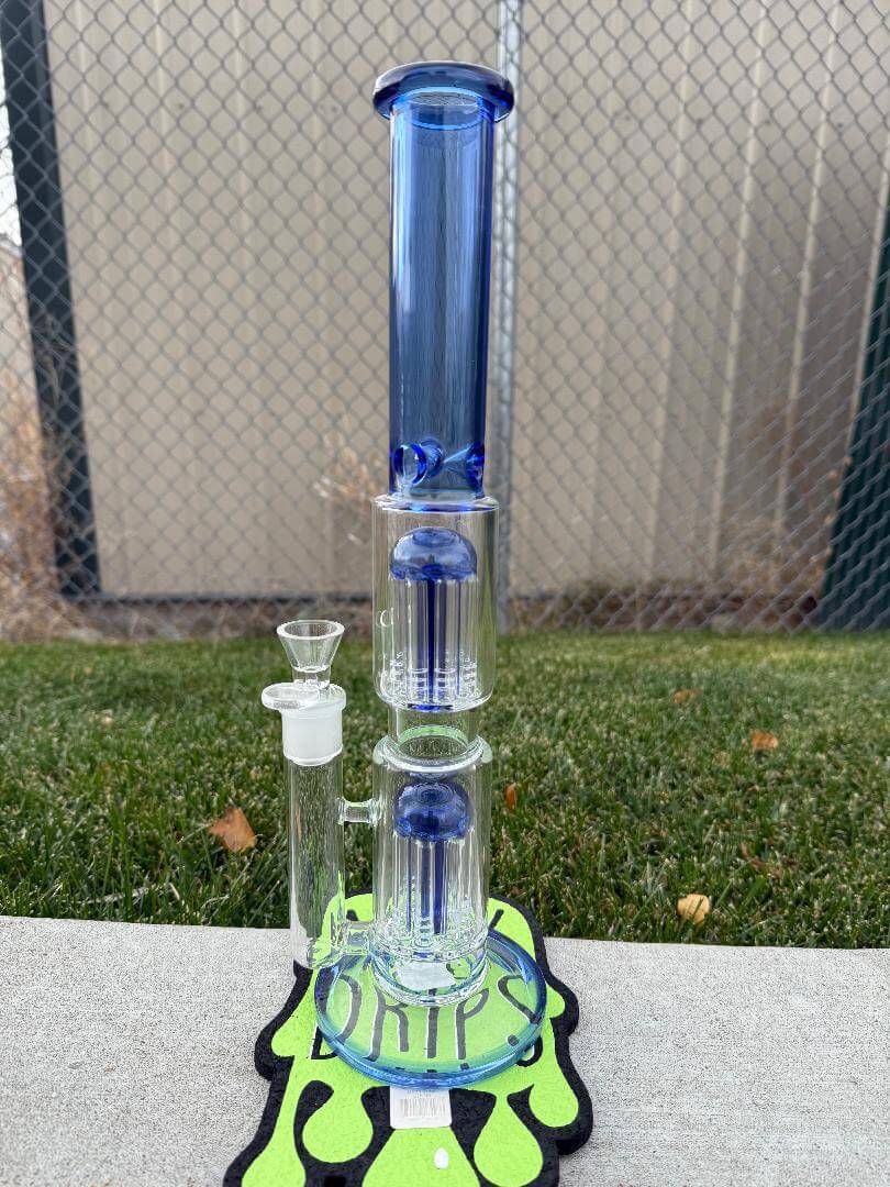 Import 8 Arm To 8 Arm Straight Tube 18mm 90° in blue with dual 8-arm percolators on a green mat.