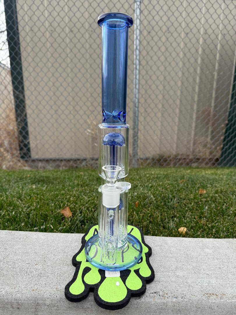 Import 8 Arm To 8 Arm Straight Tube 18mm 90° with blue accents on a green base.