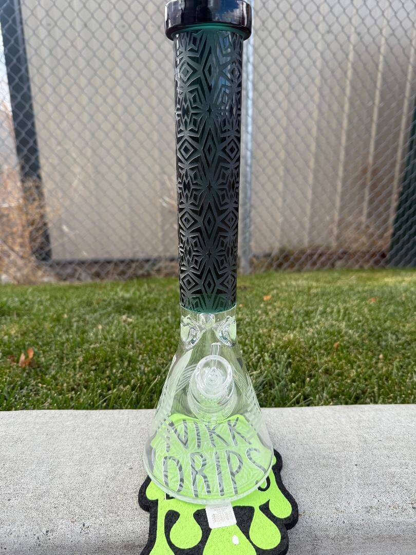 Import Frosted Stars Beaker 14mm 45° featuring a frosted design and unique textures on display.