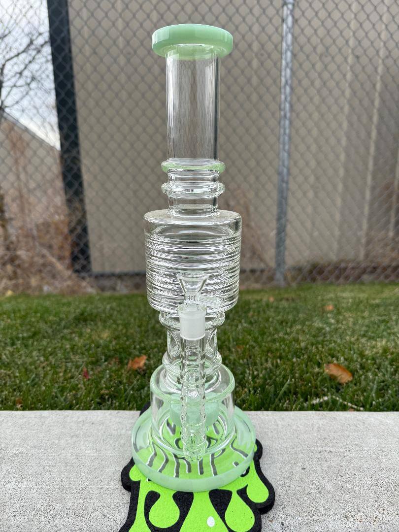Import Slit Disk Perk Large Maria Straight Tube 14mm 90° in green, featuring slit disk percolator for enhanced smoking experience.