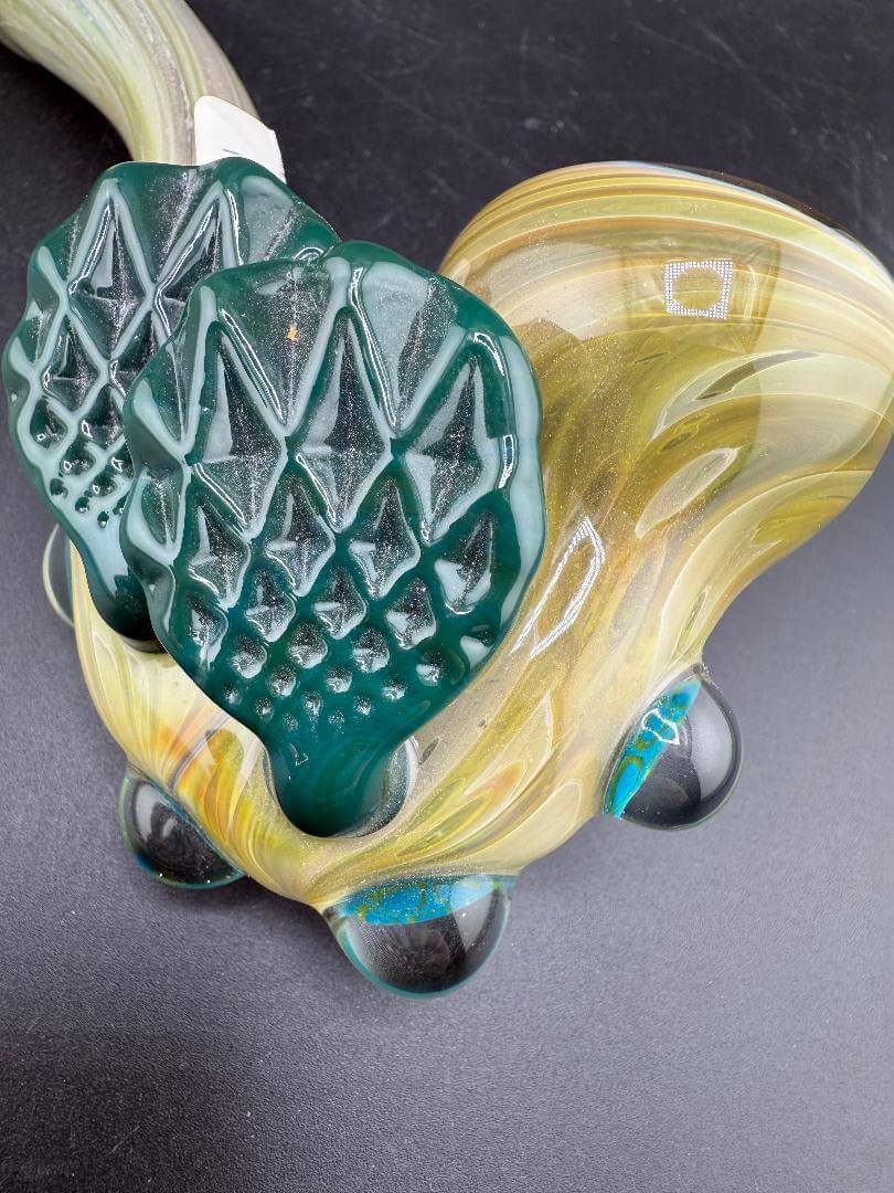 Mank Glass Sherlock Pipe - Green & Yellow Fade w/ Seashell Attachment features an elegant design and vibrant colors.