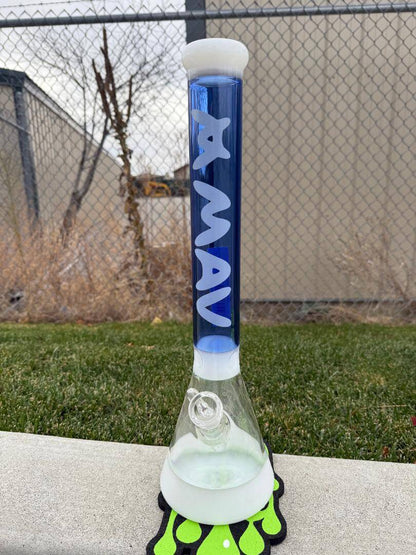 MAV Glass18" Beaker 14mm 45°- Hermosa Blue & White on display outdoors