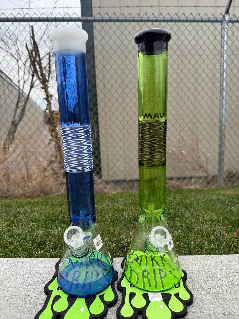 MAV Glass 18" Reversal Beaker 14mm 45° in blue and green showcasing unique design and functionality.