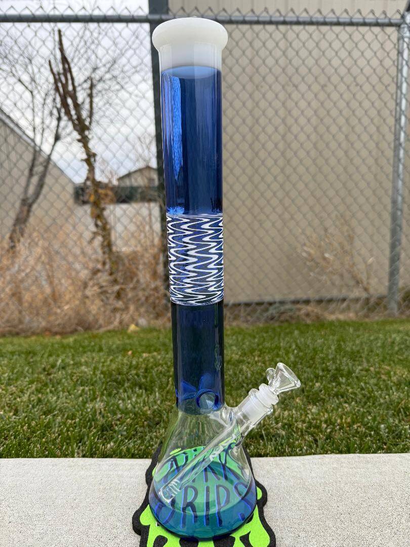 MAV Glass 18" Reversal Beaker 14mm 45° showcasing blue design and durable borosilicate glass construction.