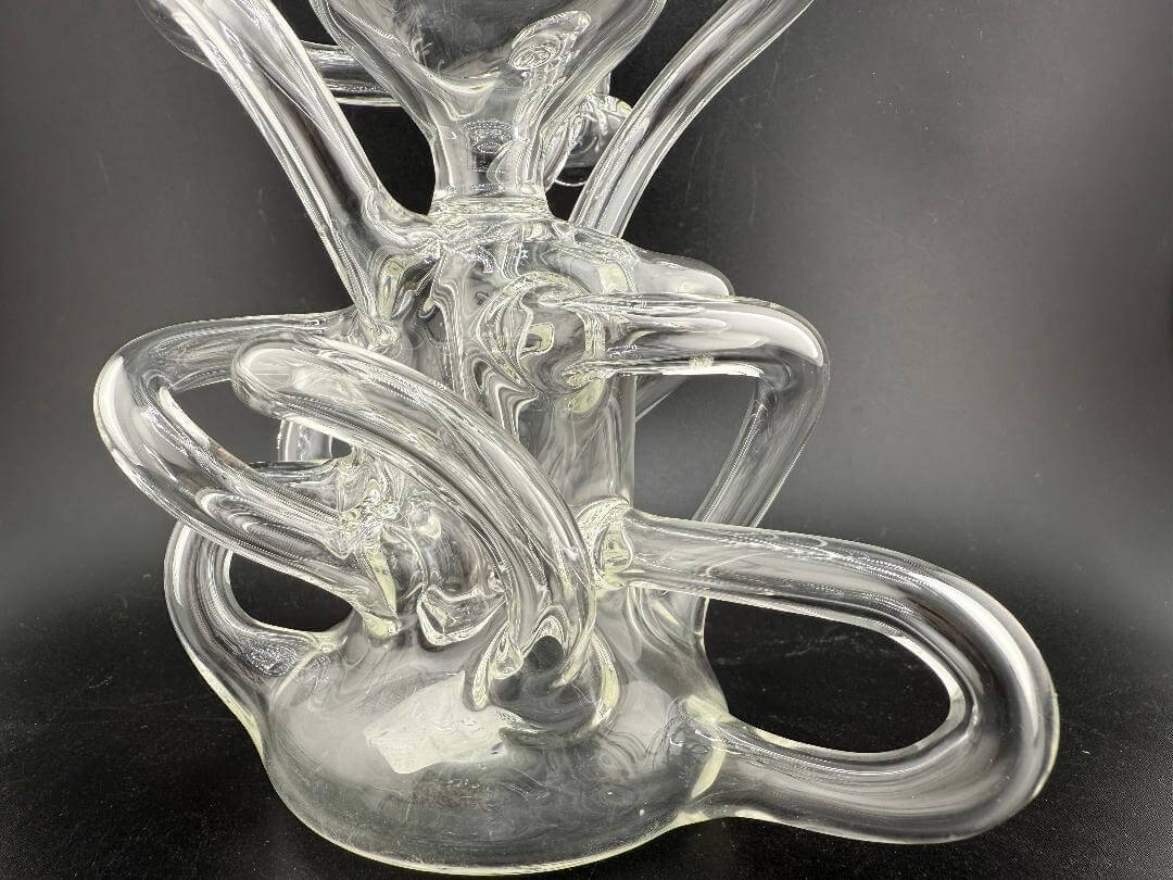 Mcdoogle Glass Clear Experimental Recycler 10mm 90° – Handcrafted glass design showcasing intricate borosilicate craftsmanship.