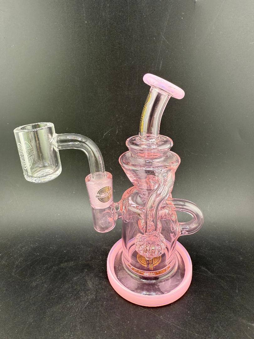 On Point Glass Recycler 10mm 90° - Kit 3 in pink with quartz banger for smooth sessions.