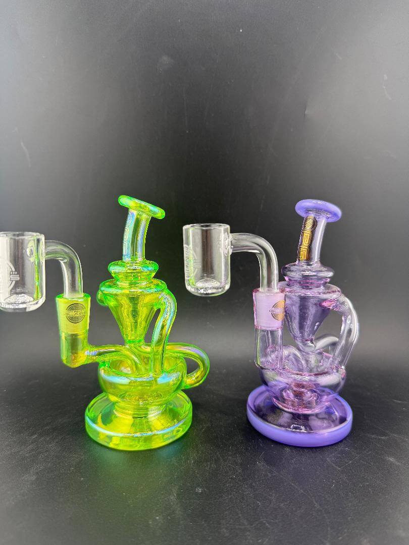 On Point Glass Recycler 10mm 90° - Kit 6 showcasing electric green and purple variants with quartz banger.